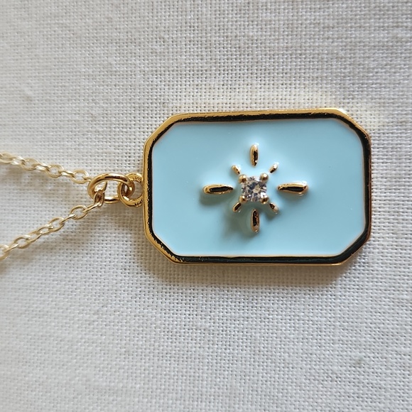 Definitely Wendy, Woman's, NWT Necklace, Chain is 18.50 inches Pendent 1X1.5 in - Picture 2 of 5